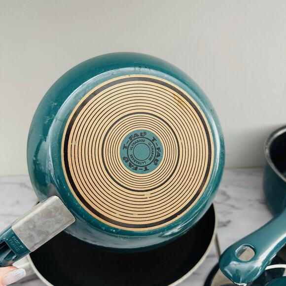 T-fal Blue Non Stick Pots And Pans Bundle Of 4 (4 Pans 2 Lids) - Picture 7 of 10